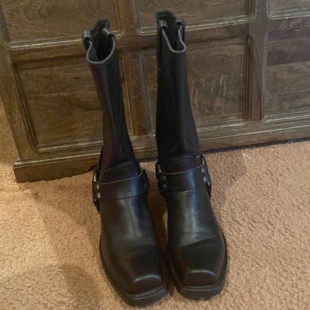 FryeTall black leather boot purchased them 2009. In excellent condition.